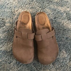 Size 9 clogs